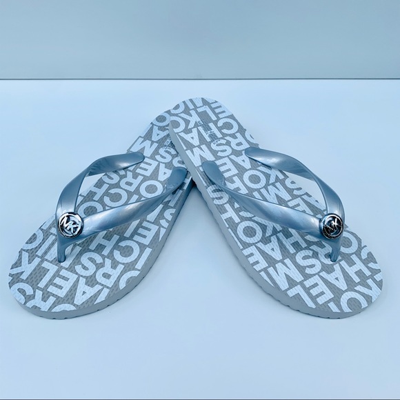 Micheal Kors White/ Silver Flip Flop /Silver logo - Picture 10 of 10